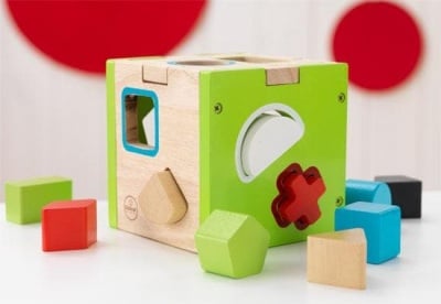 Детска дървена играчка кубче за сортиране 63247 KidKraft