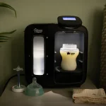 Уред за приготвяне на адаптирано мляко Tommee Tippee Perfect Prep Day & Night с дигитален дисплей и мека нощна светлина, включен филтър за вода и шише 125 мл 0м+