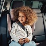 Britax Römer Kidfix M i-Size Dusty Rose - в автомобил