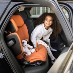 Britax Römer KIDFIX M i-Size - лайфстайл снимка в автомобил