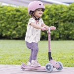 GLOBBER Тротинетка JUNIOR FOLDABLE LIGHTS ECOLOGIC - lifestyle изображение