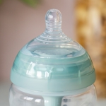 Комплект от 2 броя Биберони Tommee Tippee Advanced Anti-Colic+ Medium flow, 2 капки, среден поток за бебета на възраст 3+ месеца