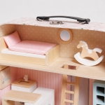 Детска Дървена Къща Куфар GINGER HOME, Преносима Мини Къща за Кукли с Мебели и Аксесоари, Розова, 30.5x20.5x10.5 см