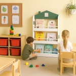 Детска Етажерка за Книги и Играчки GINGER HOME – Къщичка, 3 Рафта, Дърво, 60x12x106 см