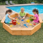 Детски дървен пясъчник GINGER HOME – 8-странен модел с 4 седалки, 134.5×134.5 см