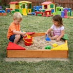 Детски дървен пясъчник GINGER HOME с 4 седалки – 90x90 см, за двор и градина
