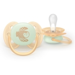 Комплект от 2 броя ортодонтични силиконови залъгалки Philips AVENT Ultra Soft NightTime SCF094/02, светещи в тъмното, в кутия за стерилизиране, plant-based