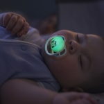 2 броя светещи в тъмното, ортодонтски силиконови залъгалки Philips AVENT SCF376/24 Ultra Air NightTime, 0-6м, с картинки, в кутия за стерилизиране