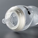 Бебешко шише за хранене Tommee Tippee Natural Start САМОСТЕРИЛИЗИРАЩО, 260 мл, с биберон с бавен поток 0м+ (1 капка)