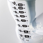 Самостерилизиращо се бебешко шише за хранене Tommee Tippee Advanced Anti-Colic+, 260 мл, 0м+, с иновативна система за намаляване на коликите