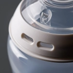Бебешко шише за хранене Tommee Tippee Natural Start САМОСТЕРИЛИЗИРАЩО, с декорация ПАТЕ, 260 мл, с биберон с бавен поток 0м+ (1 капка)